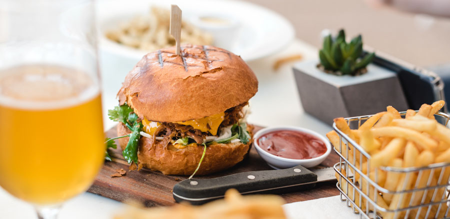 Cerveja para harmonizar com hambúrguer: dicas da CAMPINAS.